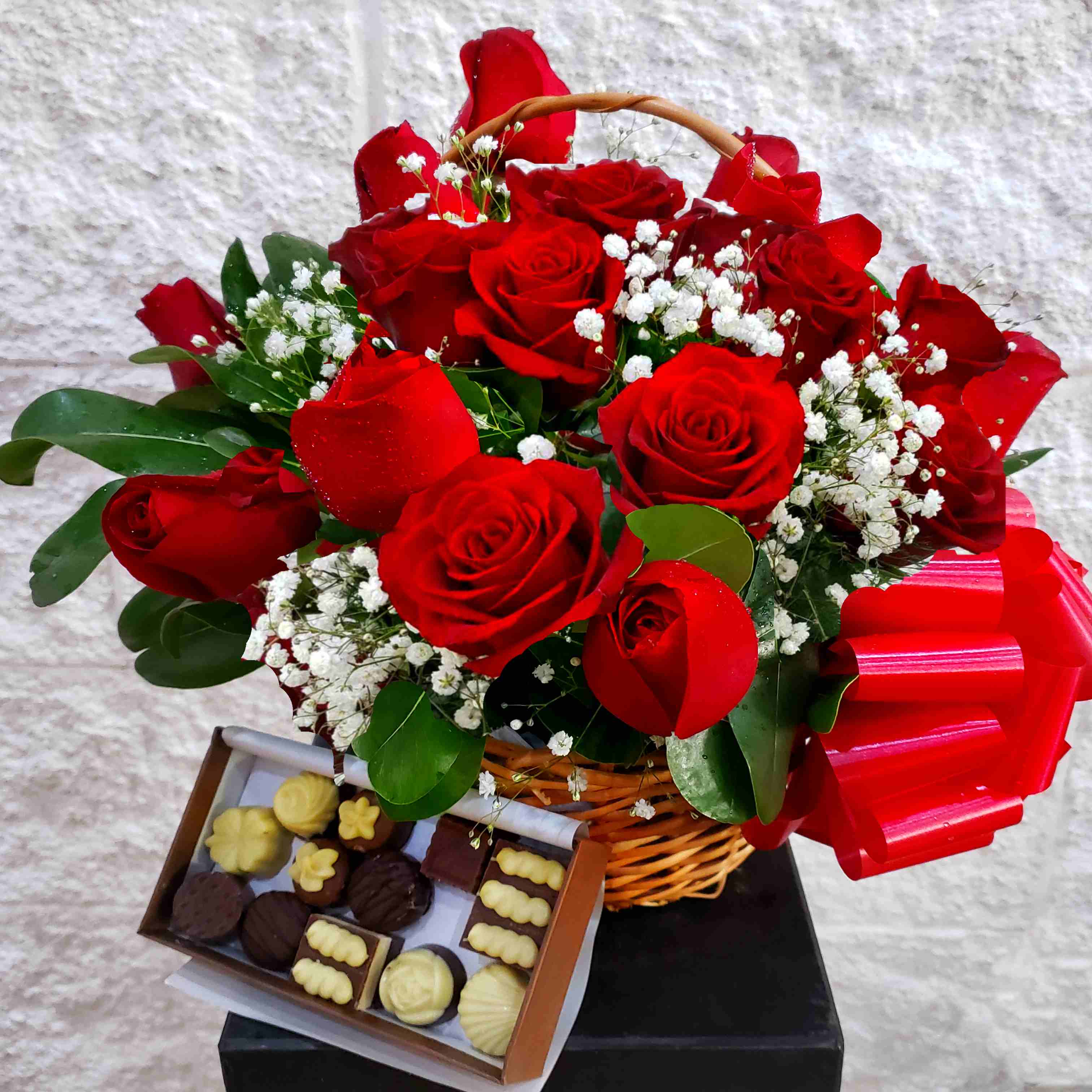 Envio y venta de flores ,rosas, plantas,arreglos florales ,regalos y desayunos a domicilio con delivery gratis en la Ciudad Autonoma de Buenos Aires y con costo de env�o en localidades del Gran Buenos Aires asi como delivery de flores y plantas a trav�s de florerias asociadas en todas las provincias de la Argentina, Buenos Aires, la Pampa, Tucuman, La Rioja, R�o Negro, Entre Rios, Corrientes, Misiones, Neuquen, Chubut, Tierra del Fuego, Santa Cruz, San Luis, Mendoza, Cordoba, Jujuy, Formosa, Santiago del Estero, Salta, Chaco, Catamarca ,San Juan, y ademas realizamos el delivery de flores ,coronas,palmas , plantas y regalos a todas las ciudades de Argentina, Mar del Plata, C�rdoba, Buenos Aires, con cargo en Santa Rosa, La Plata, Bella Vista, Neuquen, Pilar, Paran�, Posadas, Resistencia, Cipolleti y mas de 300 ciudades y localidades en todo el territorio de nuestro pa�s, asi como tambien tenemos la posibilidad de enviar flores a casi todo el mundo en cuestion de horas